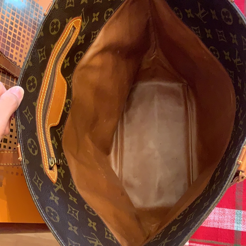 π Closet closing! Hurry..
Authentic Louis Vuitton Sac shopping tote, big size - Picture 5 of 12